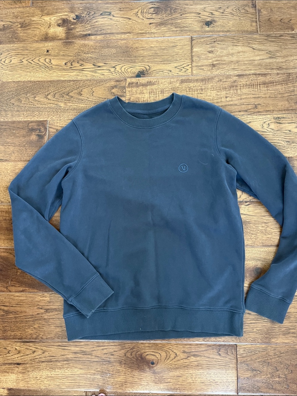 Vuori Men’s Cypress Crewneck in Charcoal, Size Medium